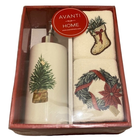 AVANTI HOME 3 pieces gift set: lotion pump and 2 towels with Christmas decor.New - Picture 1 of 6